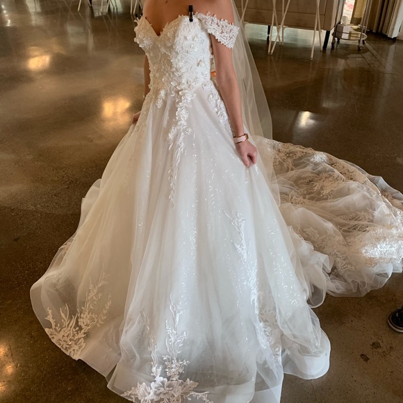 Mia Solano “Tara” sleeveless wedding dress - Picture 4 of 6